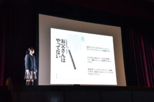 開智未来中学・高等学校では、「才能発見プログラム」で学んだ内容をプレゼンテーション形式で全校生徒や保護者などに向けて発表する「未来TED」を毎年実施している。
